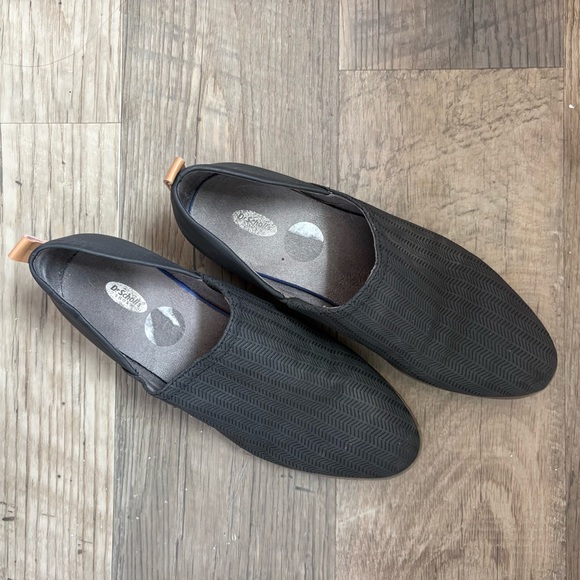 Dr. Scholl's Black Textured Women's Flats Loafers - Picture 2 of 3